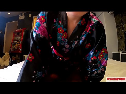 ❤️ Neska cosplay gazteak sexua orgasma arte maite du zaldizko emakume baten zorrotada batekin eta putzarekin. Japoniako jantzi tradizionalarekin, puxi iletsua eta titi ederrak dituen neska asiarra, afizionatuen bideoan, jostailu putzekin masturbazioa erakusten duena. Sakura 3 OSAKAPORN. ❤️ Sexu bideoa gurean eu.porngifer.ru