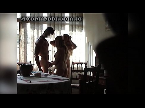 ❤️ Sexu-lagunek gizon erraldoi bat eta hirukote batera gonbidatzen dituzte berarekin ❤️ Sexu bideoa gurean eu.porngifer.ru